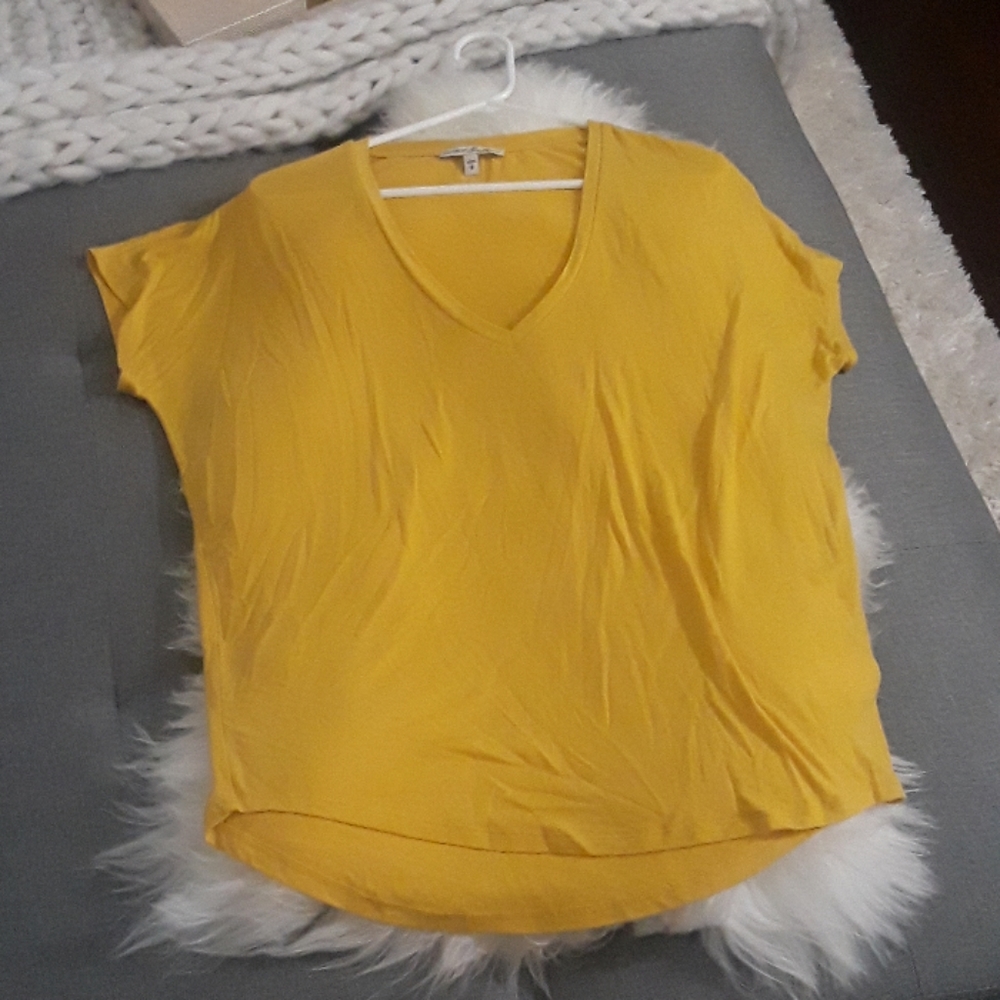 V neck yellow tee